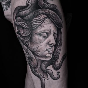 Mystery-tattoo-Club-tatouage-a-Paris-Bones